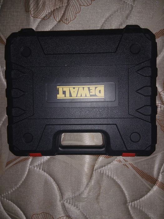 Шуруповерт аккумуляторный