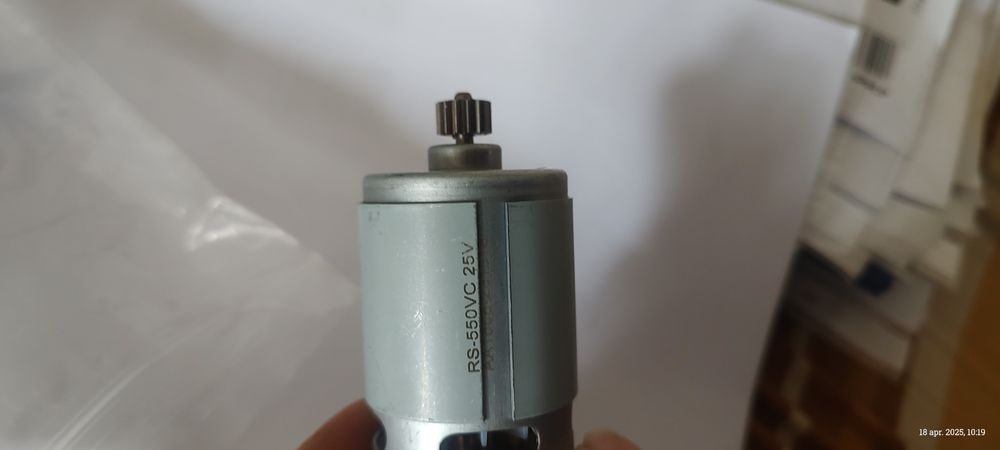 Vând motor 25V 14 dinți RS 550 VC nou