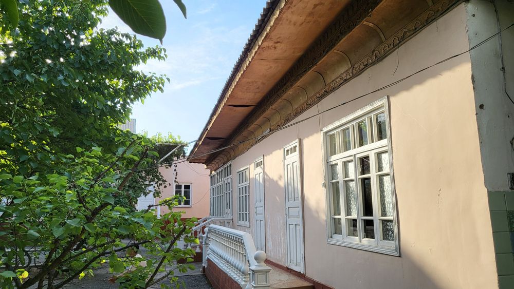 Ховли уй Сотилади