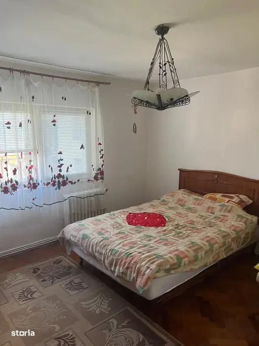 Apartament 2 camere, decomandat – Micro 17, Bl. Independentei