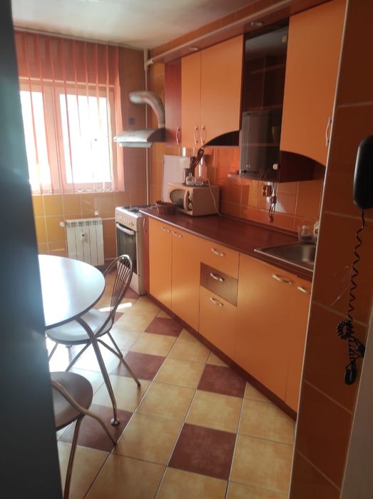 Închiriere apartament 3 camere Titan, București