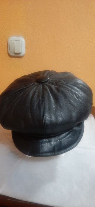 Фуражка из чистой кожи 100% в отличном состояние,продаю дёшево.