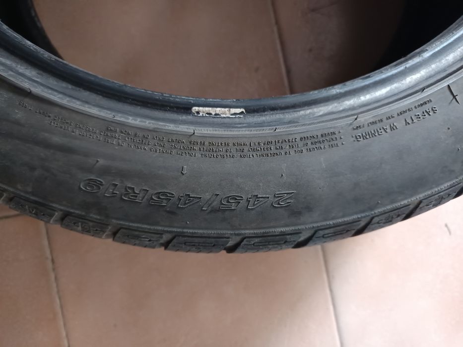Vând anvelopa 245/45/R19