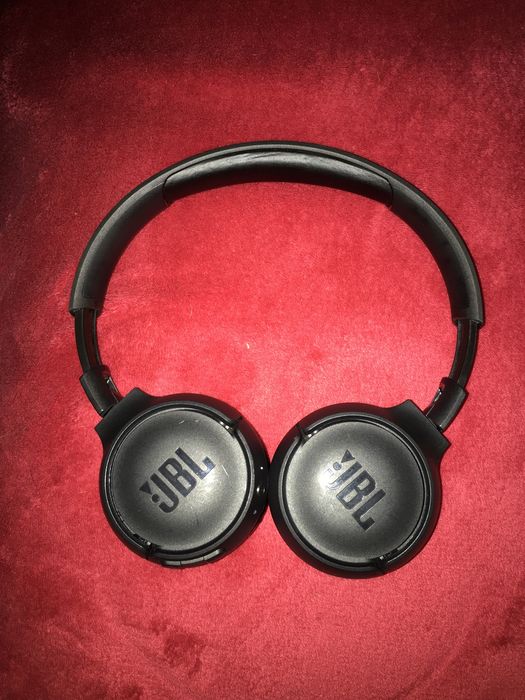 Продам наушники JBL