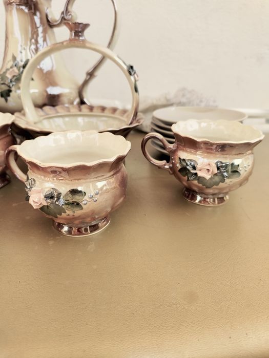 Фарфоровый чайный сервиз