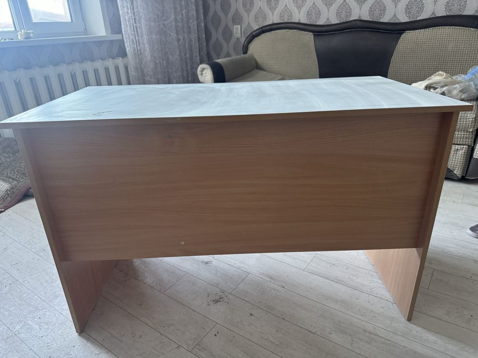 Письменный стол с тумбой