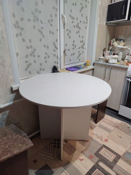 Продам кухонный стол