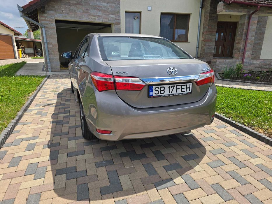 Toyota Corolla, fabricatie 2015, motor 1.6 benzină 132 CP, cutie automată
