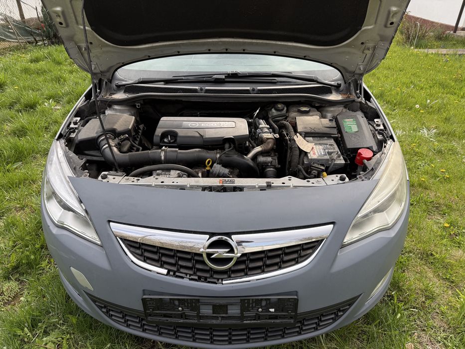 Vand sau schimb cu atv Opel astra j 2011