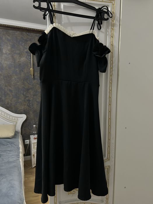 Черное нарядное платье