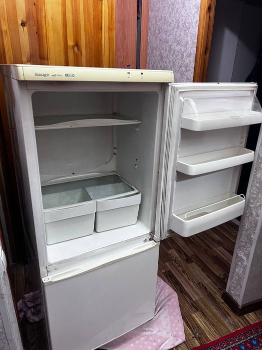 Холодильник Snaige двух камерный рабочий в отличном состоянии