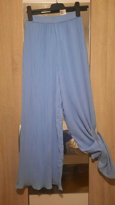 Pantaloni bleu H&M, masura XS
