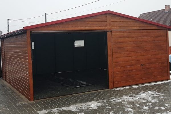 Garaj metalic din panouri sandwich 3.5 x 6.4m