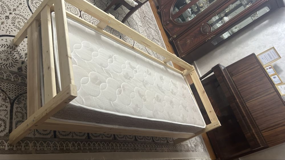 Кровать продам детское с матрасом