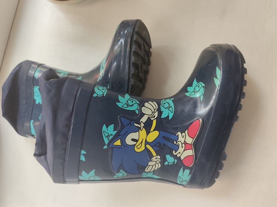 Продам детские резиновые сапоги