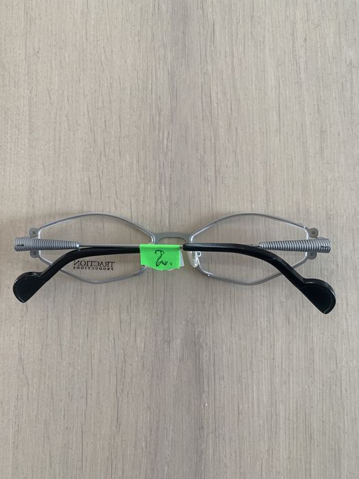 Vând rame de ochelari superbe .