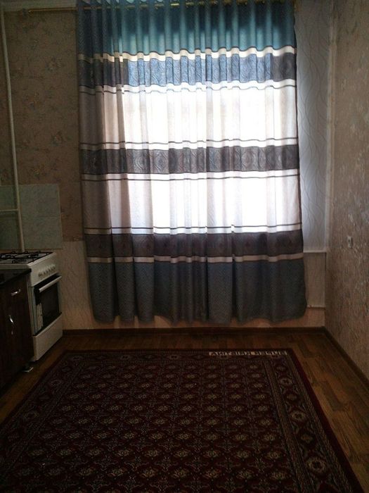 Bux 5-mikrarayon A.Somiy 2/3-5, 35-maktab yon tomoni  2-etaj 1 xonali