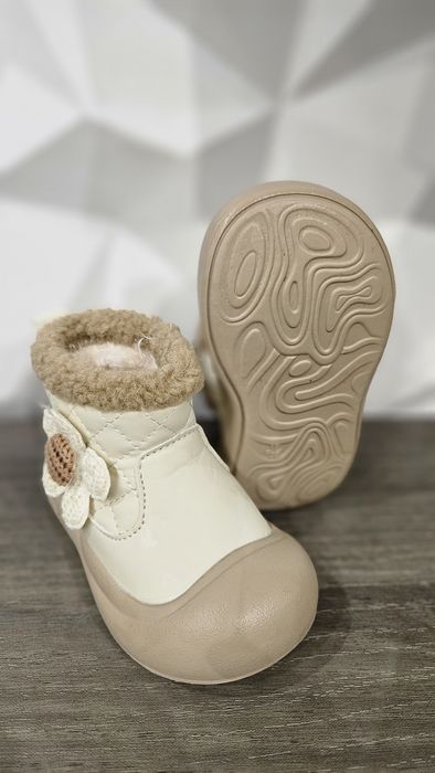 Продам детские ботинки