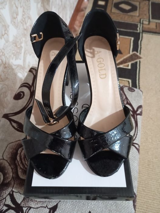 Босоножки почти новые