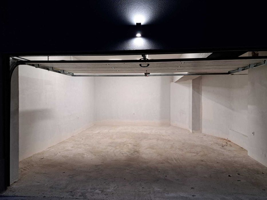 Двоен гараж под наем или складово помещение