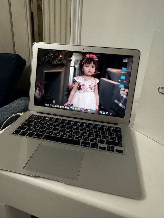 Продам Macbook air 13