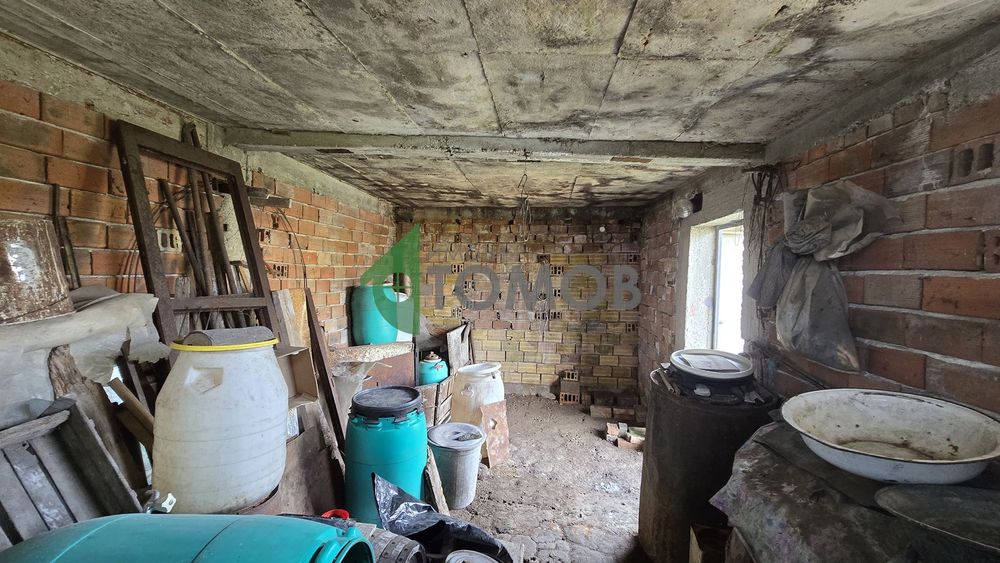 Здрава триетажна къща в село Загоре