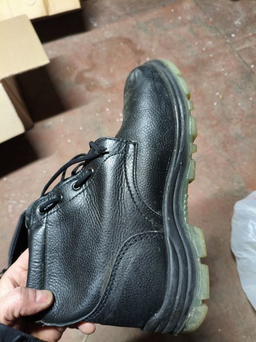 Ботинки кожаные с маслостойкой подошвой