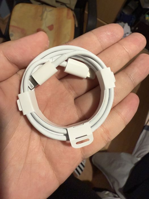 оригинален кабел на Apple