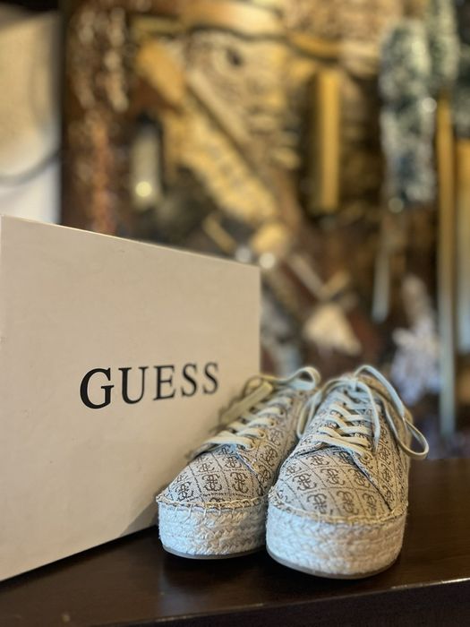 Нови сникърси-GUESS