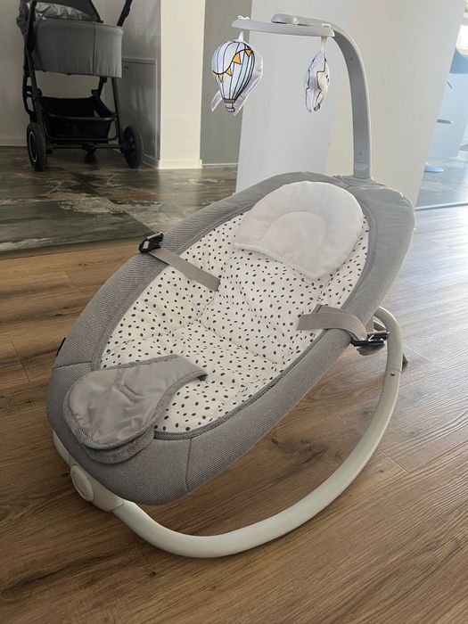 Fotoliu balansoar Lionelo  Cu vibratii Pascal Scandi Cu 12 melodii linistitoare Pliabil  80x49 cm Gri Deschis
