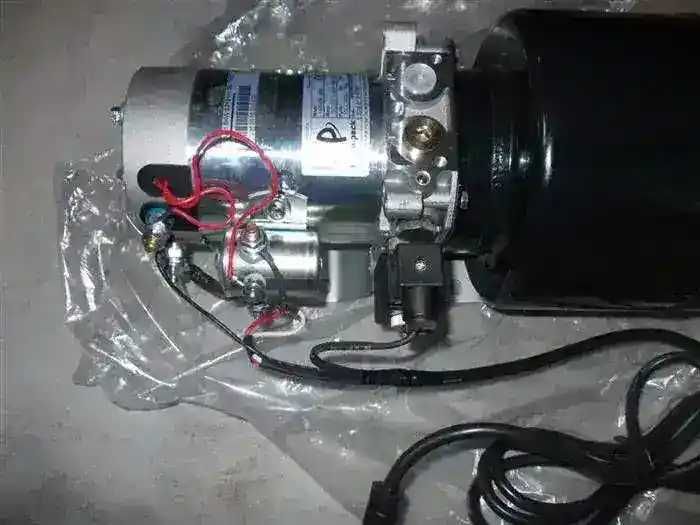 Unitate pompa hidraulica basculare 24 Vdc  3,3 litri nissan iveco