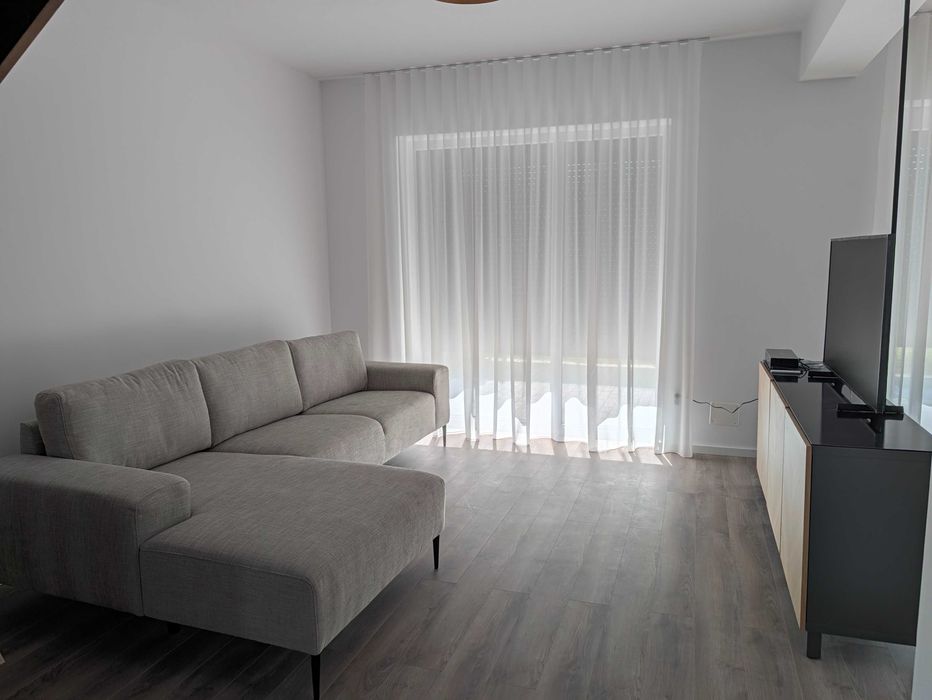 PRIMA ÎNCHIRIERE: Duplex Nou 4 Camere Râșnov – View Cetate, Parcare