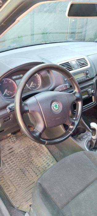 Vând Skoda Roomster