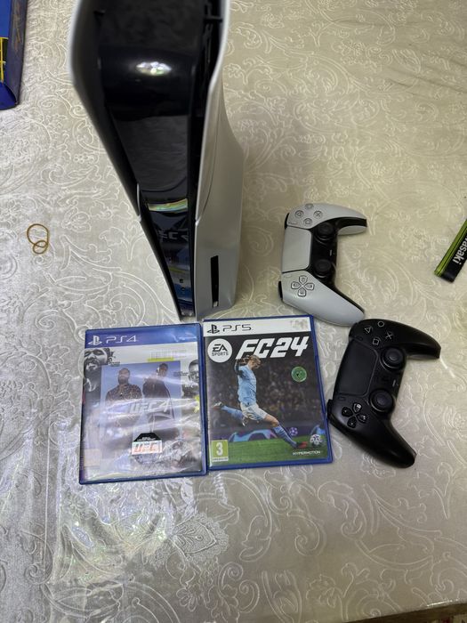 Playstation 5 и 2 джостика