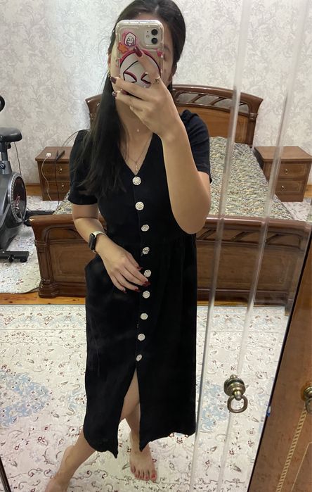 Платье черная очень красиво смотрится