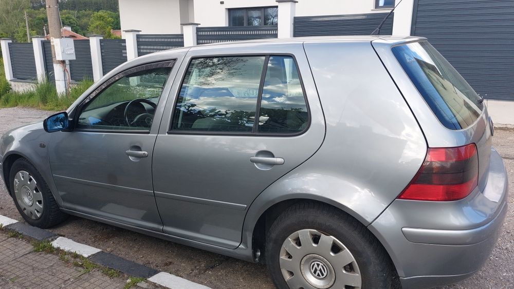 Продавам VW-Golf 1.8 LPG