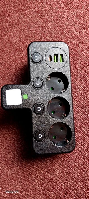 Adaptor  3 prize cu usb și lampă led