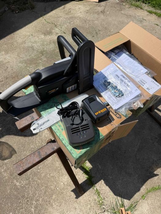 Motoferăstrău cu Acumulator Alpina ACS 20 Li Kit, Lamă 25 cm (10), Include Baterie și Încărcător