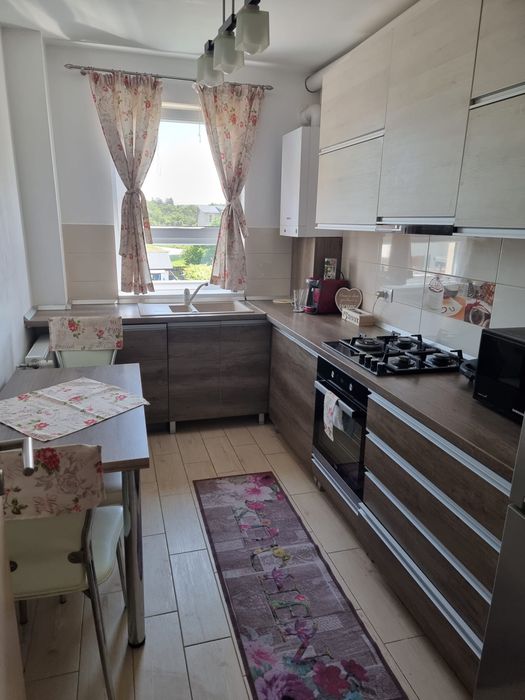 Proprietar Inchiriez apartament zona Coresi