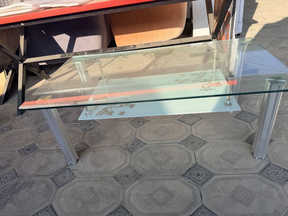 Журнальный стеклянный столик