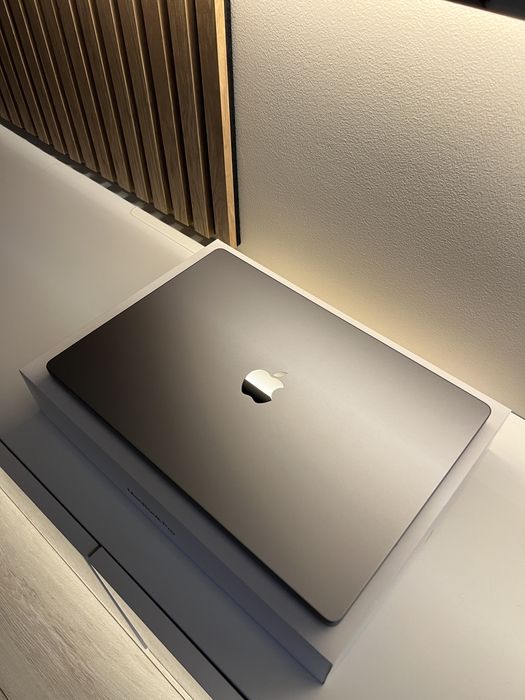 MacBook Pro 16'' (2021) - M1 Pro, 16GB RAM - IMPECABIL - Full box