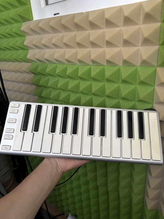 Controller MIDI CME Xkey