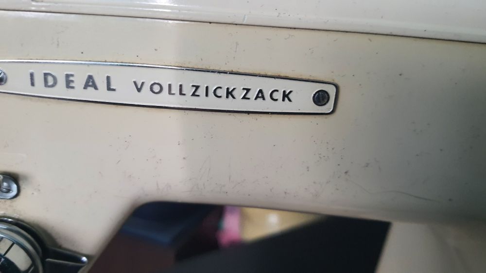 Masina electrica  de cusut drept si zig-zag Ideal Vollzickzack  fabricată în Germania functionare impecabila + valiza originala - cu proba