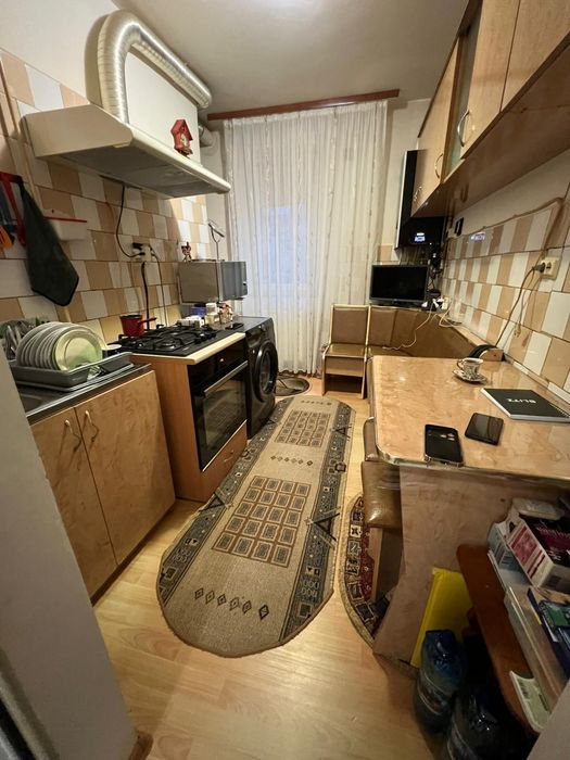Vând apartament cu trei camere