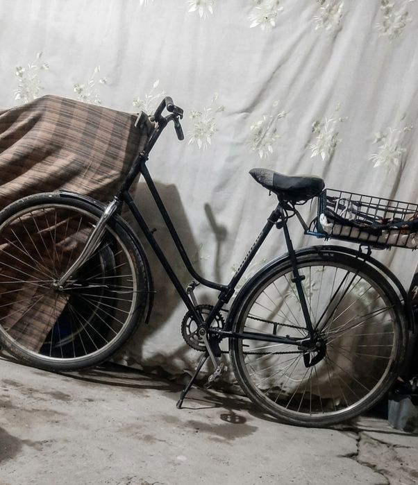 Velosiped Germaniya  ishlashi yaxshi, rangi qora