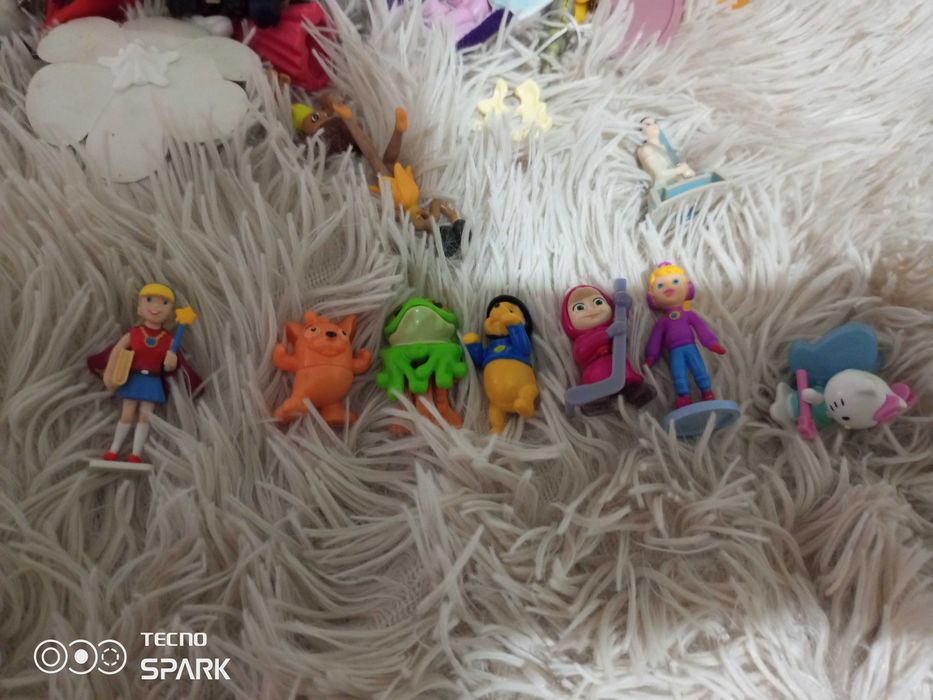 Киндер игрушки  детские яркие