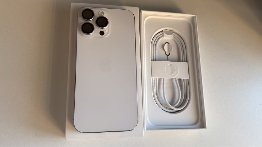 Iphone 16 Pro Max 256 GB Бял Батерия 99% (гаранция до 05.11.2026)