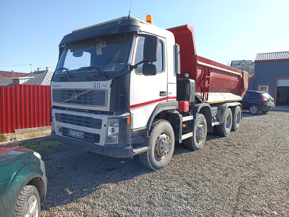 Volvo 8x4 bascula