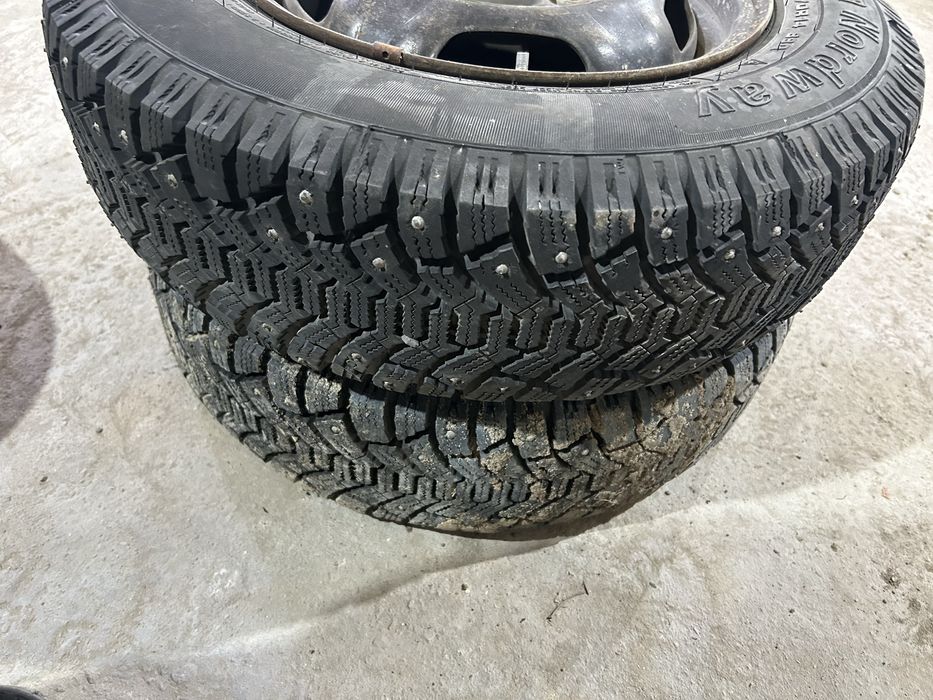 Продам 2 зимнее колеса