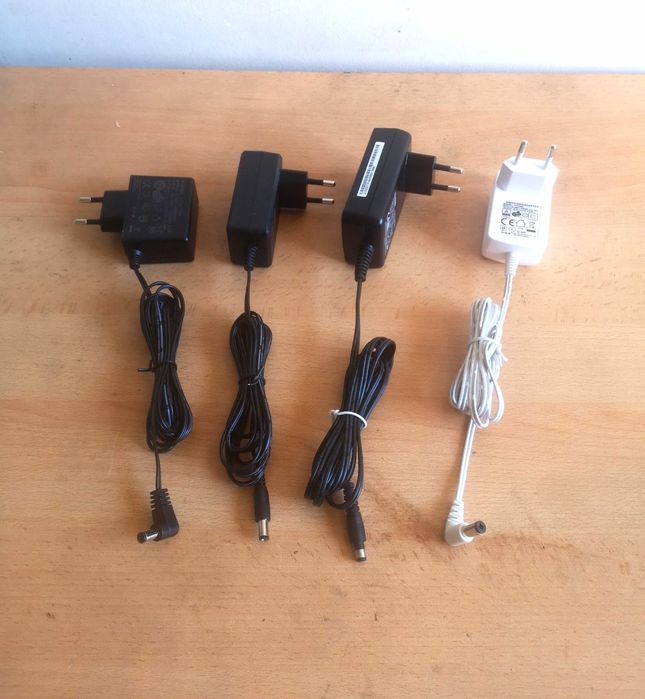 Alimentator 24V        .